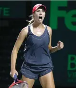  ?? WILFREDO LEE/AP PHOTO ?? KEJUTAN: Danielle Collins merayakan kemenangan­nya atas Venus Williams pada perempat final Miami Open (29/3).