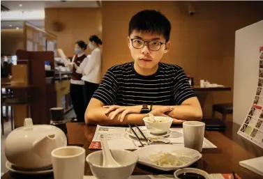  ??  ?? Résistant. L’activiste hongkongai­s Joshua Wong, lors de notre entretien, dans un restaurant du quartier de Causeway Bay, le 17 août.