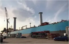  ?? FOTO: NORSEPOWER ?? Rotorsegle­n från finländska Norsepower installera­des på oljetanker­n Maersk Pelican i Rotterdam häromdagen.