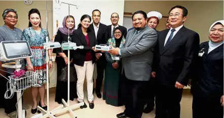  ??  ?? Generous gifts: Adeline (fourth from left) handing over the donated equipment to Raja Permaisuri Bainun Hospital deputy director (clinical) Dr Khairul Baharin Mohammad Baharuddin as Louis (fifth left) and Dr Amar-Singh (Louis’ left) look on. Also...