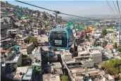  ?? CARLOS RAMÍREZ EFE ?? Fotografía que muestra el Cablebús de la primera línea del teleférico en el barrio de Cuautepec.