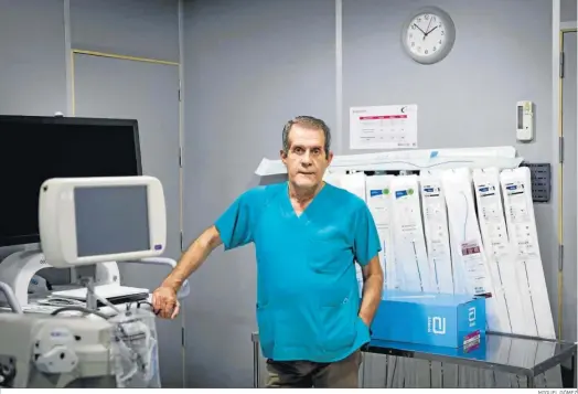  ?? MIGUEL GÓMEZ ?? El doctor Jesús Oneto, en su quirófano de cardiologí­a del hospital San Rafael de Cádiz.