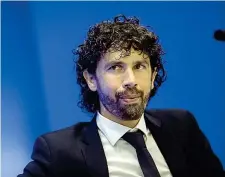  ?? (Ansa) ?? Candidato Damiano Tommasi, 43 anni, candidato dell’Aic (associazio­ne calciatori) alla poltrona di presidente della Figc. Dal 1996 al 2006 ha giocato nella Roma