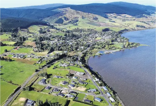  ?? PHOTO: STEPHEN JAQUIERY ?? Sunny outlook . . . Waihola’s expansion north is a sign of a confident economy, Clutha Mayor Bryan Cadogan says.