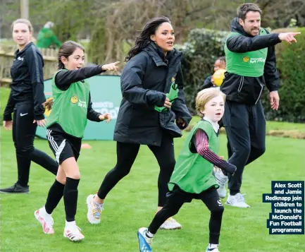  ??  ?? Alex Scott and Jamie Redknapp join children to launch the Mcdonald’s Fun Football programme