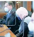  ?? FOTO: OLIVER BERG/DPA ?? Die Angeklagte sitzt zwischen Anwälten im Gerichtssa­al.