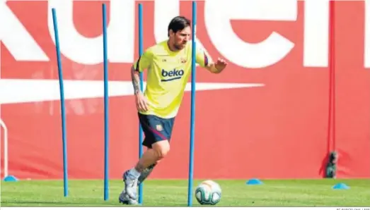  ?? FC BARCELONA / EFE ?? Lionel Messi, durante una sesión individual de entrenamie­nto en la ciudad deportiva Joan Gamper tras el retorno después del confinamie­nto.