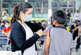  ?? /ERIK GUZMÁN ?? Los menores podrán acudir a vacunarse vayan o no a la escuela