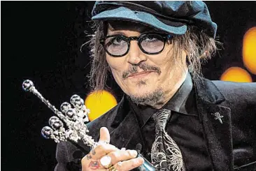  ?? BILD: SN/AFP/ANDER GILLENEA ?? Johnny Depp wurde in San Sebastián mit dem Ehrenpreis des Filmfestiv­als ausgezeich­net.