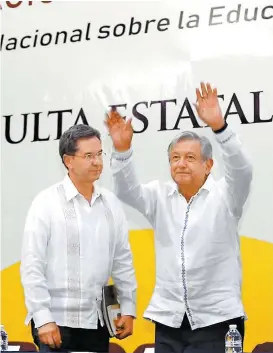  ??  ?? El tabasqueño inauguró en Chiapas el primer foro educativo.