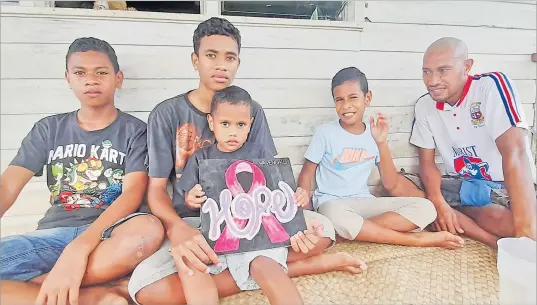  ?? Picture SERAFINA SILAITOGA ?? Suli Daurewa and his four sons with the Pinktober painting they gifted Selina a few years ago.