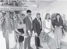  ?? EHDA M. DAGOOC ?? Tomasz Danel, vice Consul of the Poland Embassy in Manila (Center) led the official opening of the first Visa Applicatio­n Center outside of Metro Manila in Cebu. Together with him is Polish Honorary Consul for Cebu Carmel L. Durano (right).