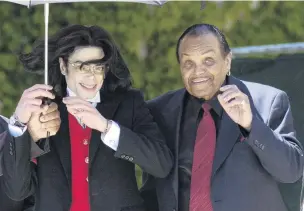  ?? PHOTO: REUTERS ?? Michael Jackson and his father, Joe, gesture to fans in 2005.