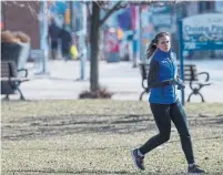  ?? RICK MADONIK TORONTO STAR ?? Wendy Gillis runs to help her cope with working from home and the new daily order.