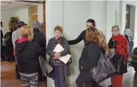  ??  ?? Padrón. La Coalición de Asociacion­es Civiles de Coahuila convocó a personas de la tercera edad a registrars­e en sus oficinas de la calle Hidalgo.