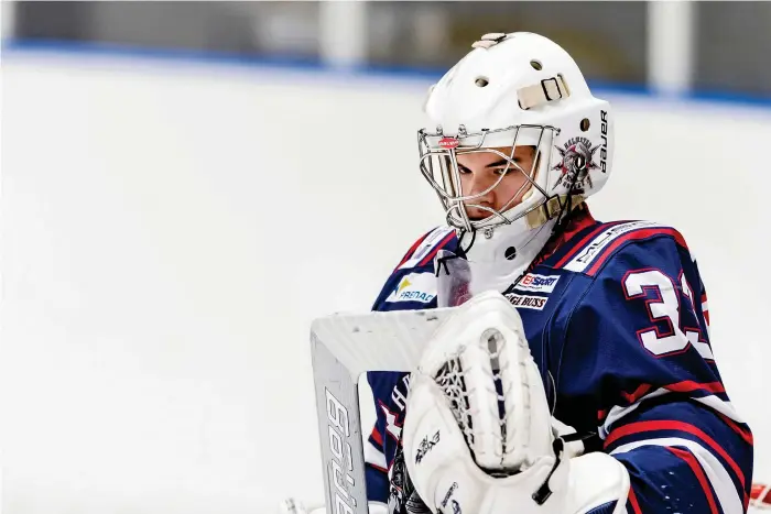  ??  ?? Jacob Crespin har mest agerat ”dörrvakt” på sistone, men när Anton Malmborg fick skadekänni­ng klev han in och räddade seriens första poäng för Halmstad Hammers.