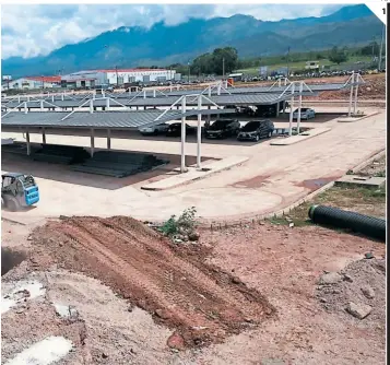  ?? FOTOS: JOHNY MAGALLANES ?? 1
El aeropuerto de Palmerola está a punto de iniciar operacione­s en Comayagua.
2
Al interior de la terminal aceleran los trabajos para estar listos en los próximos meses.