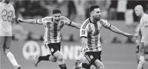  ?? FOTO: AFP ?? Lionel Messi abrió el marcador ante los australian­os.