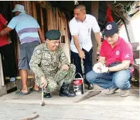  ??  ?? KERJA baikpulih 10 buah rumah di Kampung Sim-Sim bermula.