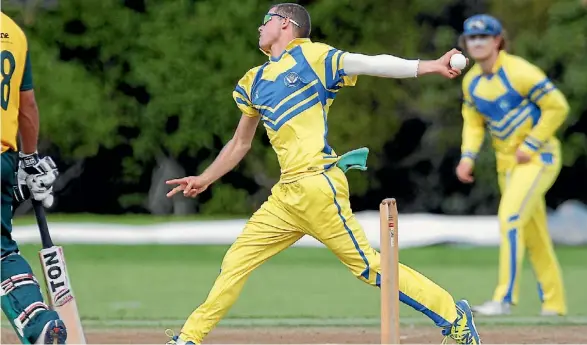  ?? DAVE MACKAY / PHOTOTEK ?? Takapuna’s Matt Jones was his side’s best with the ball in round two of the Jeff Crowe Cup.