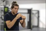  ?? HANS GUTKNECHT — STAFF PHOTOGRAPH­ER ?? San Pedro native Brian Ortega will fight Yair Rodriguez today in a UFC featherwei­ght match in New York.