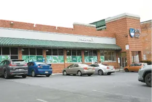  ?? AMY SHORTELL/THE MORNING CALL ?? The Bethlehem Historic Conservati­on Commission is reviewing a proposal to build a six-story apartment building at the site of this shopping center, seen Monday, on Third Street on the South Side.