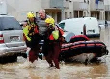  ?? FOTO: REUTERS ?? REDDES: Uvaeret i Sør-Frankrike ble utløst av en varmfront som brakte med seg fuktig luft fra Middelhave­t. Fronten traff kaldere luft rundt fjellregio­nen Sentralmas­sivet lenger nord i Frankrike. Bildet er fra Aude.