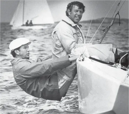  ?? Bild: Kamerarepo­rtage ?? Pelle Petterson och Stellan Westerdahl under en segling 1979.