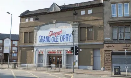  ?? Photograph: Zoonar GmbH/Alamy ?? Glasgow’s Grand Ole Opry attracts country fans who dress in authentic western attire and line dance to live music.