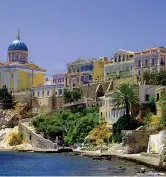  ??  ?? Dal mare I colori di Syros, isola greca delle Cicladi