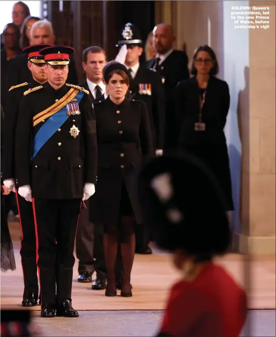  ?? Picture: IAN VOGLER ?? SOLEMN: Queen’s grandchild­ren, led by the new Prince of Wales, before
yesterday’s vigil