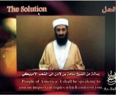  ??  ?? Dans « Furie divine », Ben Laden (ici, en 2007) confie à un jeune Egyptien la mission de faire exploser une bombe atomique en Occident.