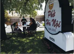  ?? NHAT V. MEYER — STAFF PHOTOGRAPH­ER ?? Ling Nguyen takes an order outside at Pho Ha Noi restaurant in Cupertino on Monday.