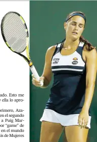  ??  ?? Mónica Puig reacciona con frustració­n luego de perder un punto en el partido ante Victoria Azarenka.