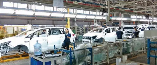  ??  ?? En la planta de Chongqing también se fabrica el M7, modelo familiar de siete asientos (de diseño muy similar al Ford S-Max) que llegará a Argentina a fin de año.