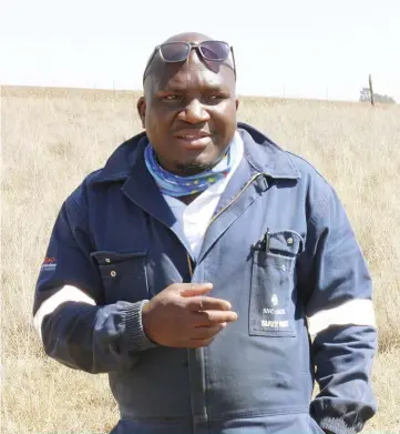  ?? ?? LEFT: Sipho Mthimunye has worked himself up from weekend farming to running a commercial enterprise. He says he surprised himself when he resigned from a top engineerin­g company in 2018 to focus on agricultur­e. PHOTOS: PETER MASHALA