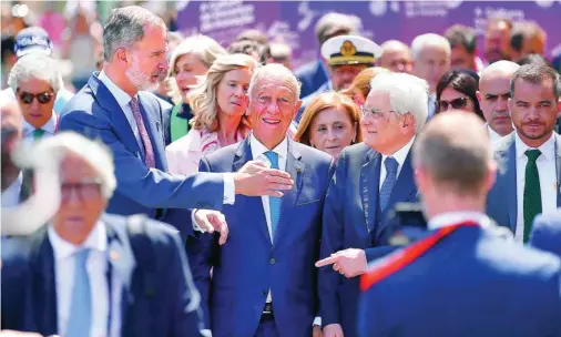  ?? EFE ?? El Rey Felipe VI, el presidente portugués, Marcelo Rebelo de Sousa y el italiano, Sergio Mattarella, ayer en Braga (Portugal)