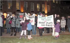  ?? ?? The golf course protest outside Maidenhead Town Hall.