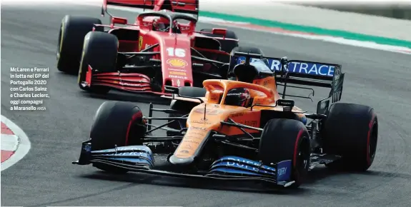  ?? ANSA ?? McLaren e Ferrari in lotta nel GP del Portogallo 2020 con Carlos Sainz e Charles Leclerc, oggi compagni a Maranello
