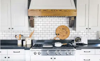  ?? TRAVIS J PHOTOGRAPH­Y ?? This kitchen by Studio McGee features subway tile with a darker grout. Subway tile is a go-to because it pairs easily with so many different styles, designer Shea McGee says. ‘It’s also really easy to change the grout color or tile layout to shake...