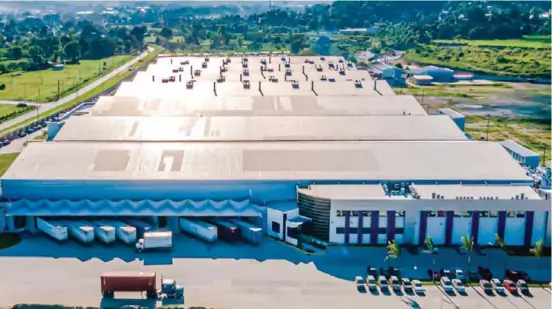 ?? ?? ALANZA.
Construcci­ón de la nave industrial de San Juan Textiles en Choloma, ubicada en la zona norte del país.