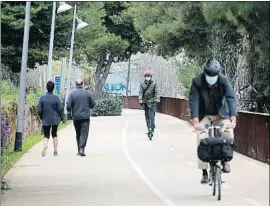  ?? ANA JIMÉNEZ ?? El patinete busca su lugar entre peatones y ciclistas