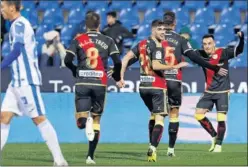  ??  ?? GOLEADOR. Álvaro García celebra su primer tanto con el Rayo.