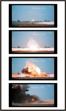  ??  ?? Taryn Simon, Exploding Warhead [Explosion de missile], Test Area C-80C, Englin Air Force Base, Florida.