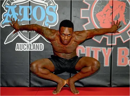  ?? ALAN LEE/PHOTOSPORT ?? Israel Adesanya is one win away from becoming the UFC’s No 1 middleweig­ht contender.