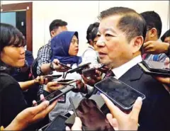  ?? THE JAKARTA POST/ASIA NEWS NETWORK ?? Bappenas chairman Suharso Monoarfa brief reporters following the signing of a memorandum of understand­ing between PT Indonesia Mecca Tower and Bayarind Artha Nusa Internusa in Jakarta on Monday.