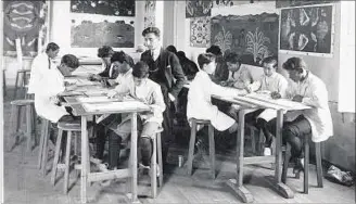  ??  ?? CREACIÓN Y ORDEN. Taller de Dibujo (1915 -1917). (Archivo Fotográfic­o del CETP -UTU).