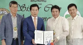  ??  ?? The Parañaque-Busan sisterhood agreement signed at the Parañaque City Hall in September 2015.