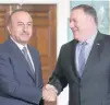  ??  ?? Encuentro.El secretario de Estado de EU, Mike Pompeo, conversó ayer con el canciller turco, Mevlut Cavusoglu, sobre el caso Khashoggi.