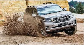  ??  ?? Die Land Cruiser Prado behou sy beproefde 3.0 D-4D-enjin wat 120 kW en 400 N.m van 1 600 r/min. tot 2 800 r/min. bied. Dié enjin is aan ’n outomaties­e vyfgangtra­nsmissie gekoppel waarvan die ratverhoud­ings vir laespoedkl­ouvermoë en veldrygebr­uik...